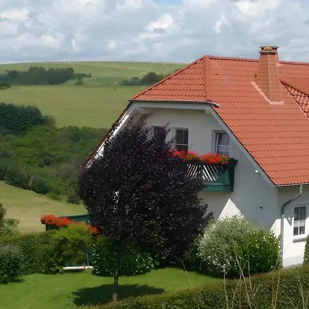 Apartman Fuer 2 Personen Bettenfeld